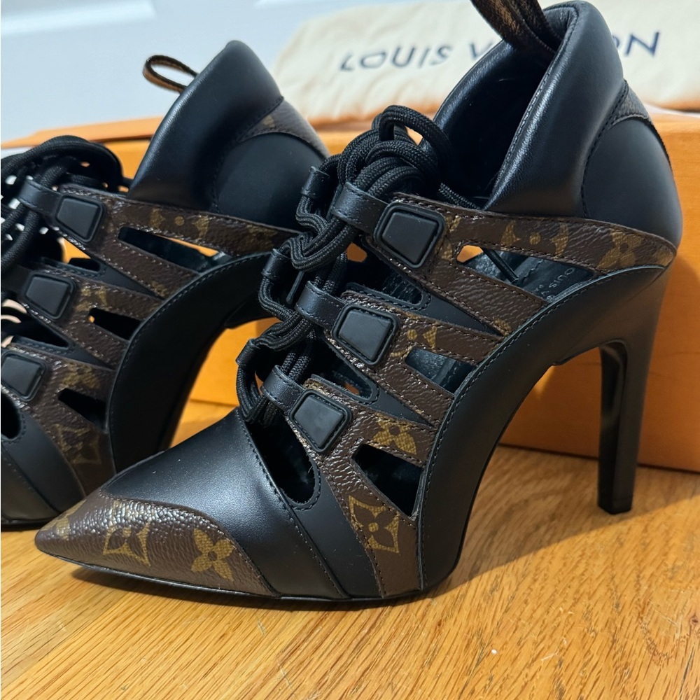 Louis Vuitton Streamline Pump Size 36.5